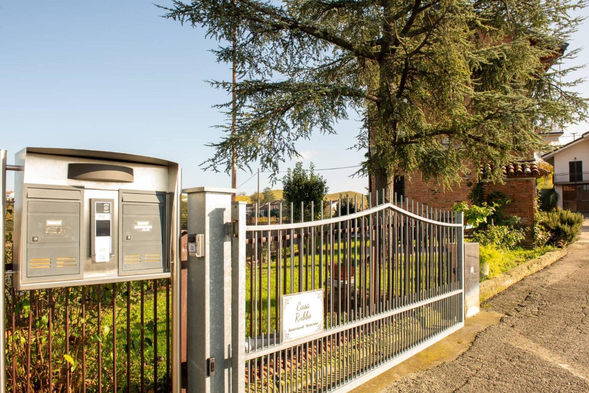 Casa Rubbo - Appartamento 'Como' Nelle Langhe Alba  Exteriör bild